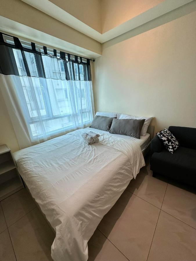 Modern Condo Living In Makati 마닐라 외부 사진
