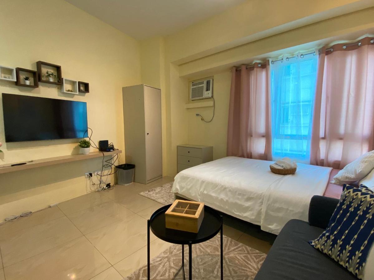 Modern Condo Living In Makati 마닐라 외부 사진